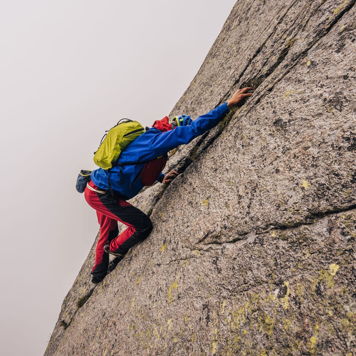 A Look Inside the Beautiful Tranquility of Free Soloing Men s