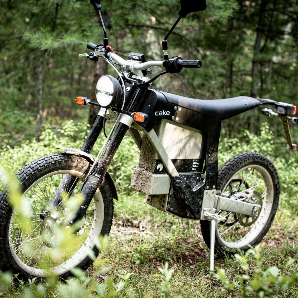 Electric dirt outlet bike cake