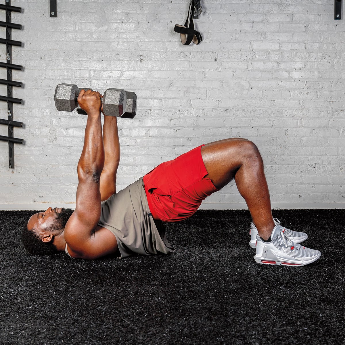 Diamond discount dumbbell press