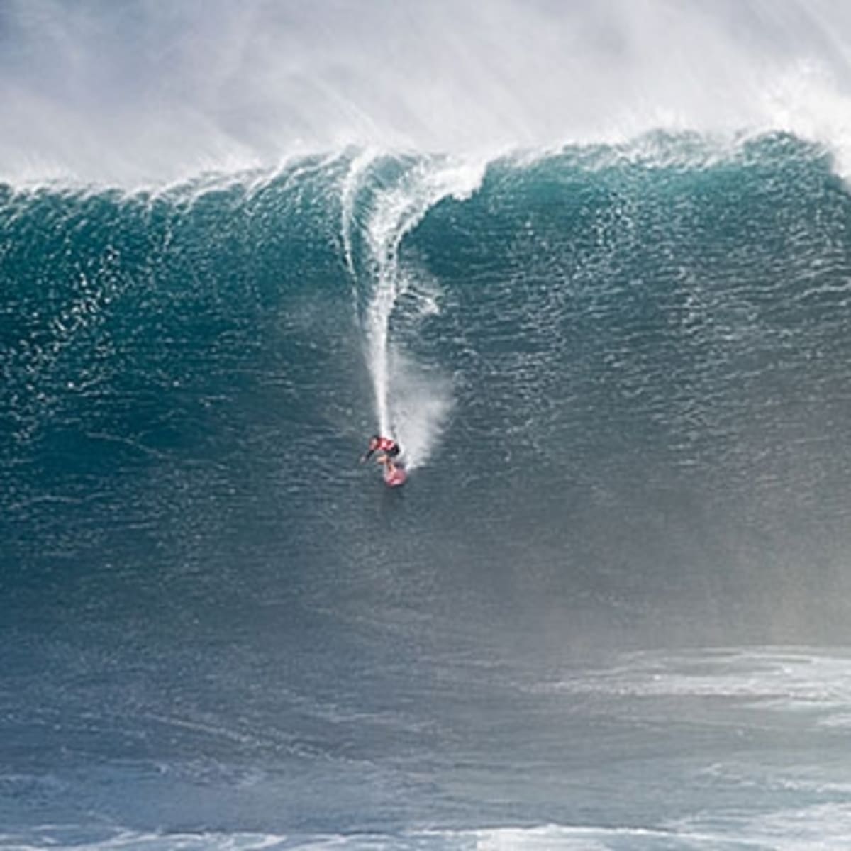 How Surf Legend Greg Long Gets Fit for Big Waves Men s Journal