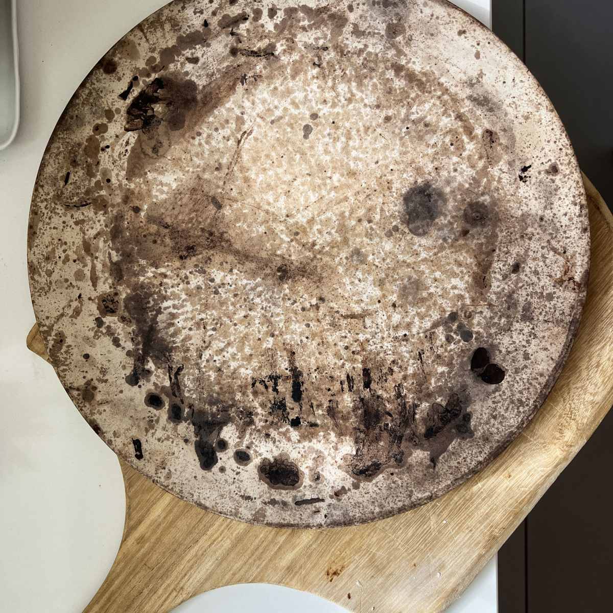How to Clean a Pizza Stone Including Safe Deep Cleaning Tips Men s Journal Home Living Handbook