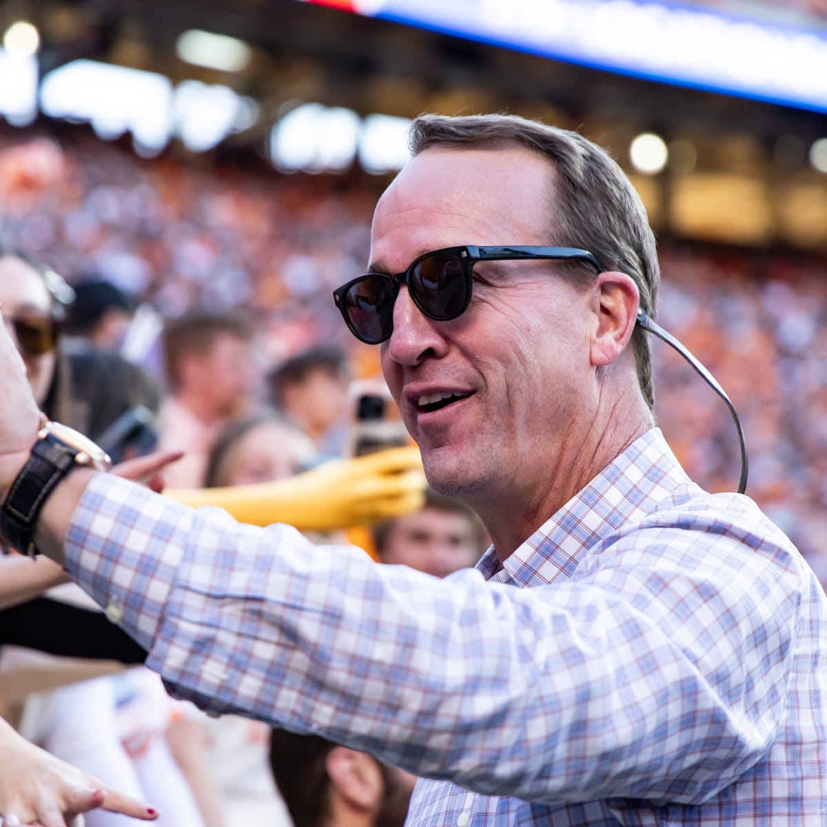 Tom brady sunglasses peyton sales manning