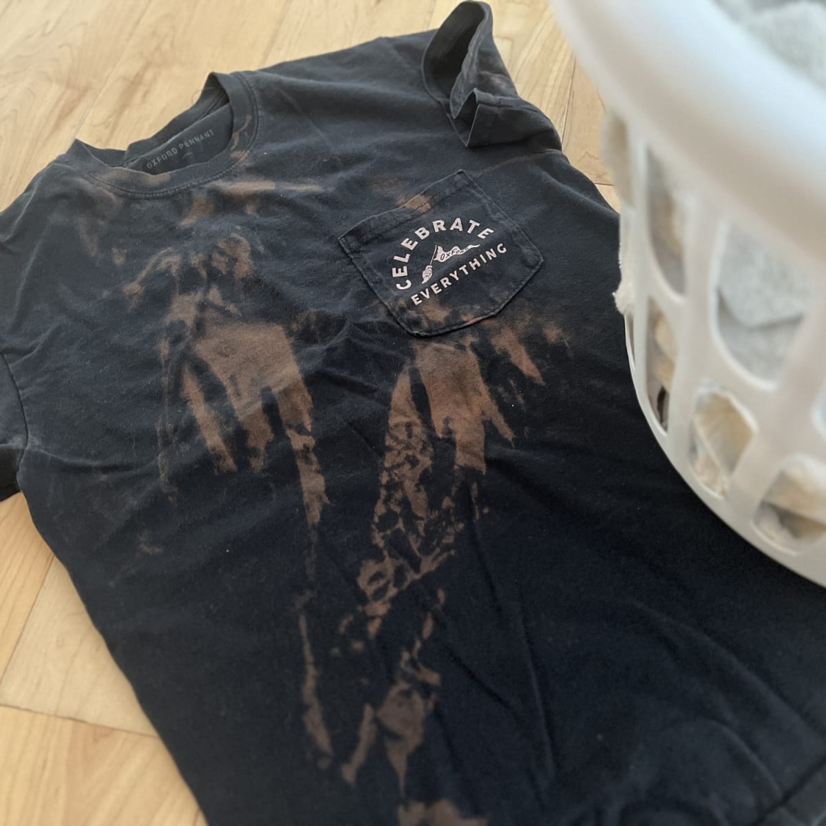 How to remove a bleach stain from clothes 2025