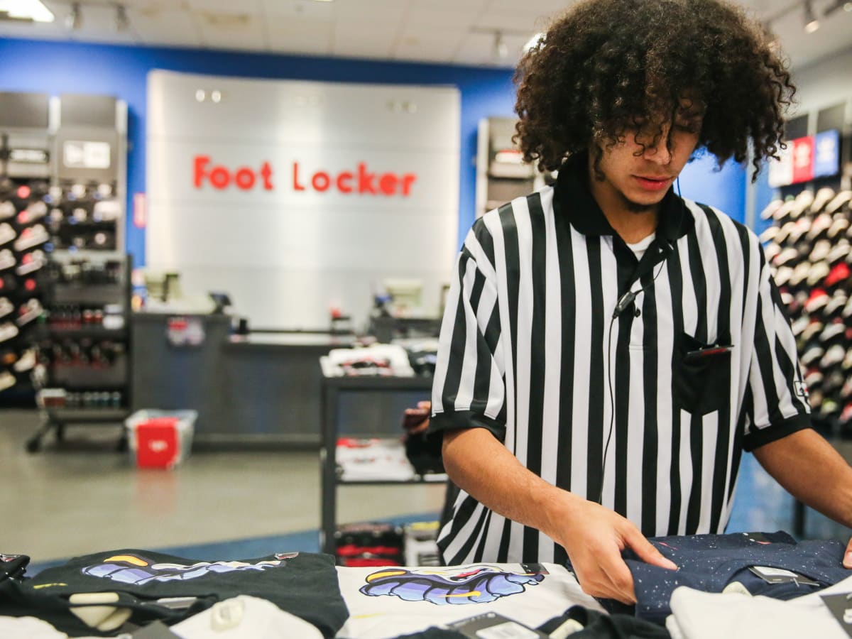yeezy 350 static foot locker
