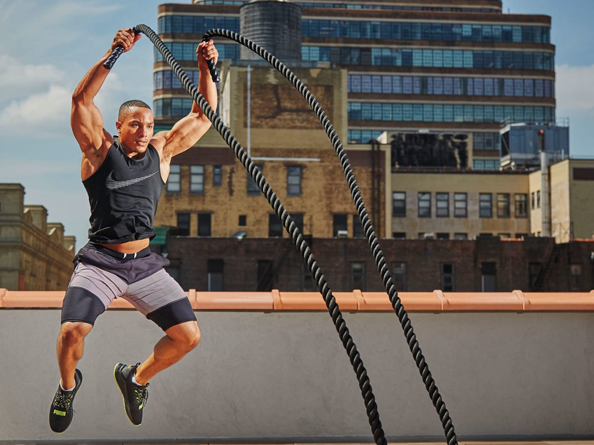 The Best Battle Ropes Workouts to Burn Fat and Build Muscle Endurance -  Men's Journal