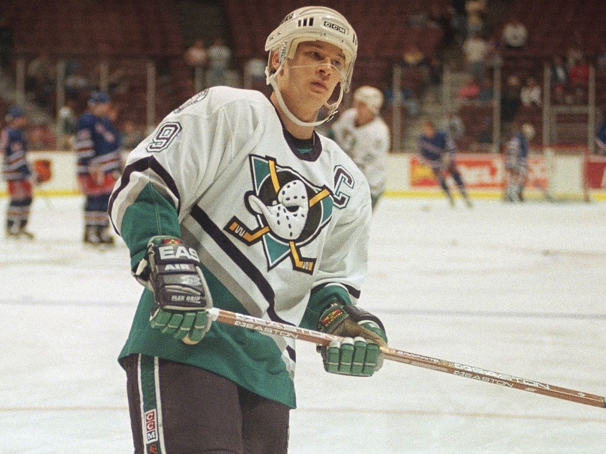 Top 10 Best NHL Jerseys: Watch the Best looking Sports Uniforms in