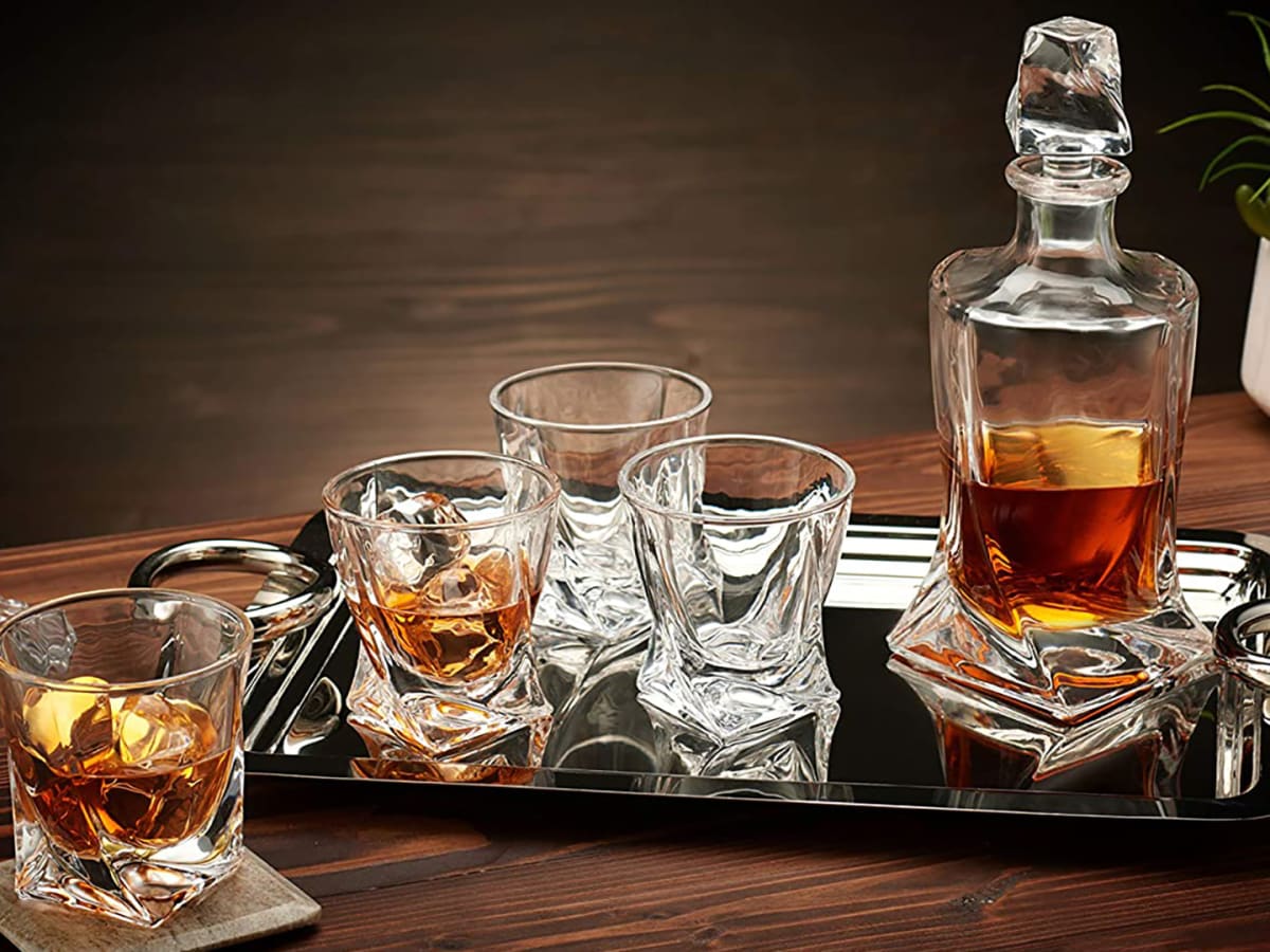 Gift Someone This Gorgeous Whiskey Decanter Set For Their Home