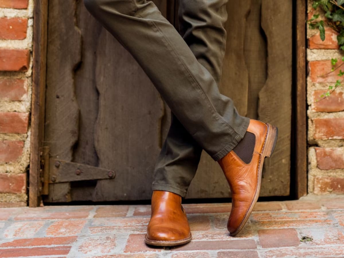 20 Outfit Ideas to Wear Black Pants with Brown Shoes for Men