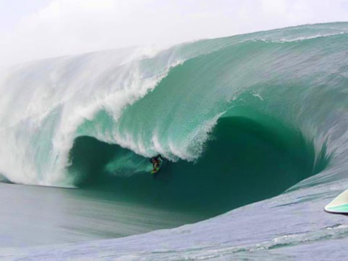 TBT Massive Code Red Day At Teahupo o Men s Journal