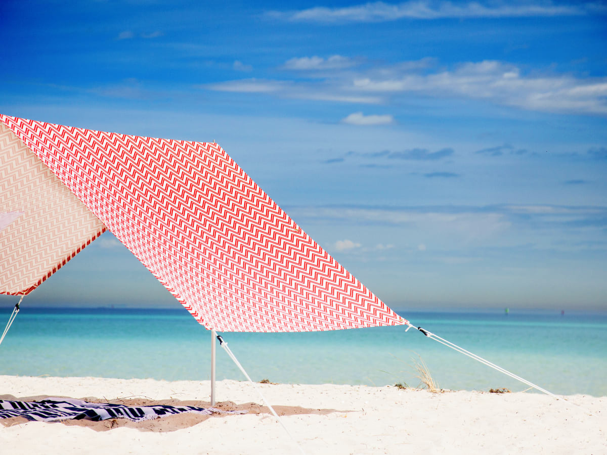 Ditch the Umbrella Here s Your Better Beach Shelter Men s Journal