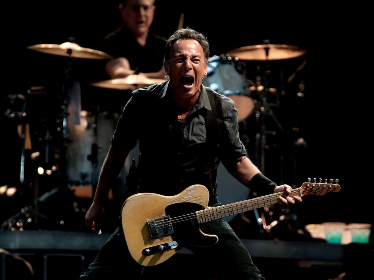 The Story of Bruce Springsteen s Customized Fender Telecaster Guitar Men s Journal