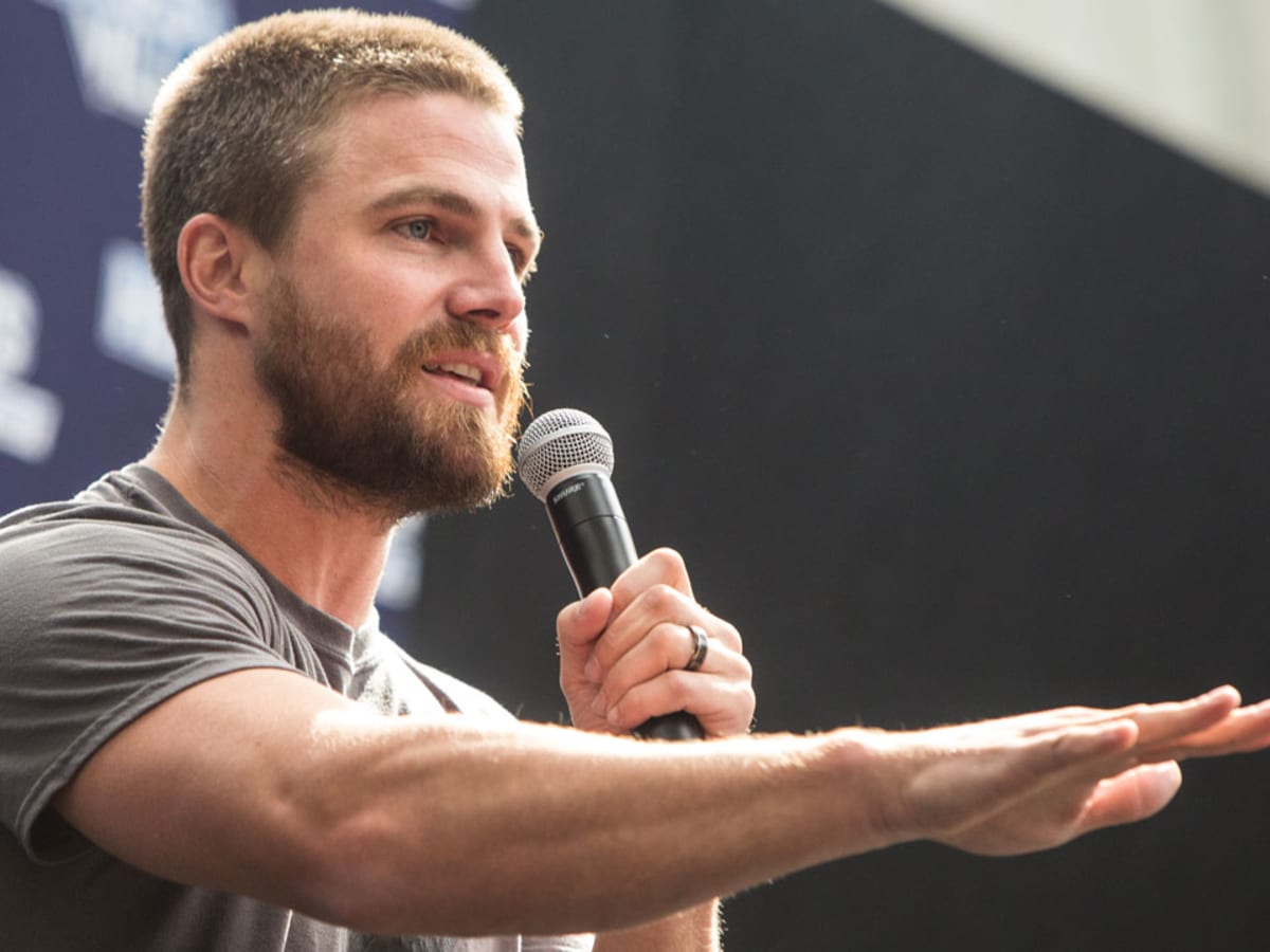 Here s How Stephen Amell Stays Ripped For Arrow Men s Journal