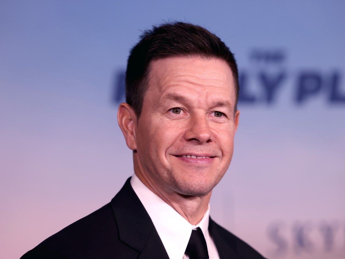 Mark Wahlberg Gives a Look Inside His Famous 4 A.M. Workouts Men s Journal
