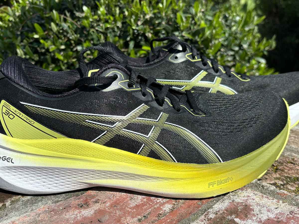 Asics cross trainers for flat feet online