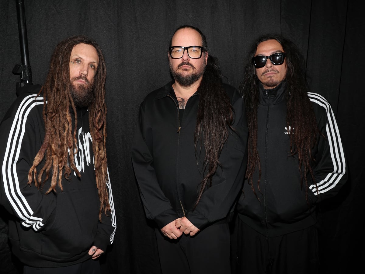 Korn adidas shirt deals