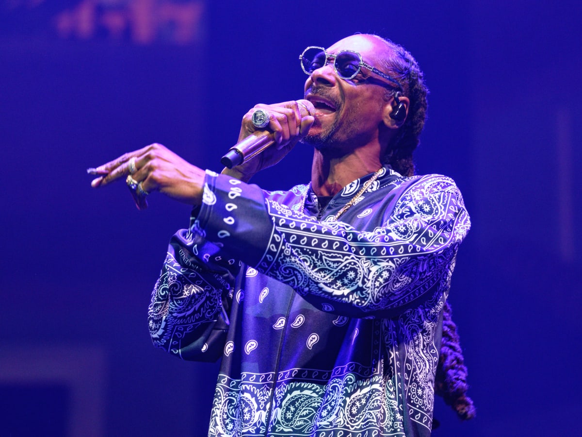 Notorious Stoner Snoop Dogg Announces He s Giving Up Smoke