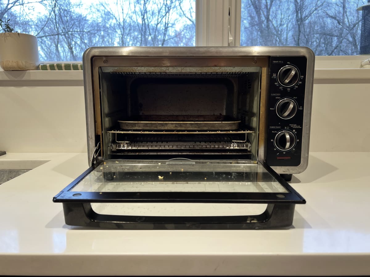 How to clean a toaster oven with baking shop soda
