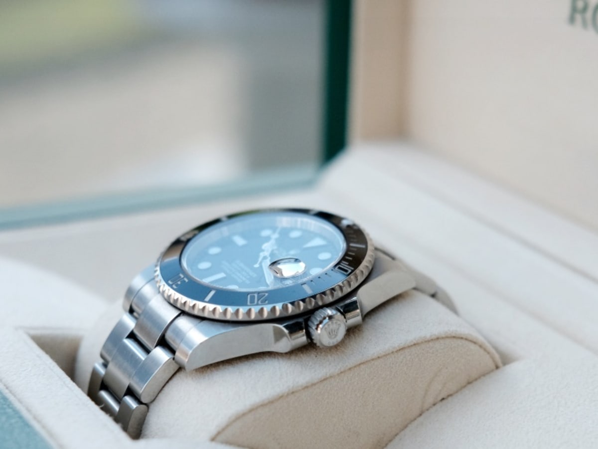Lost Rolex Sells for 20 Times What a Buyer Paid at Auction Men s