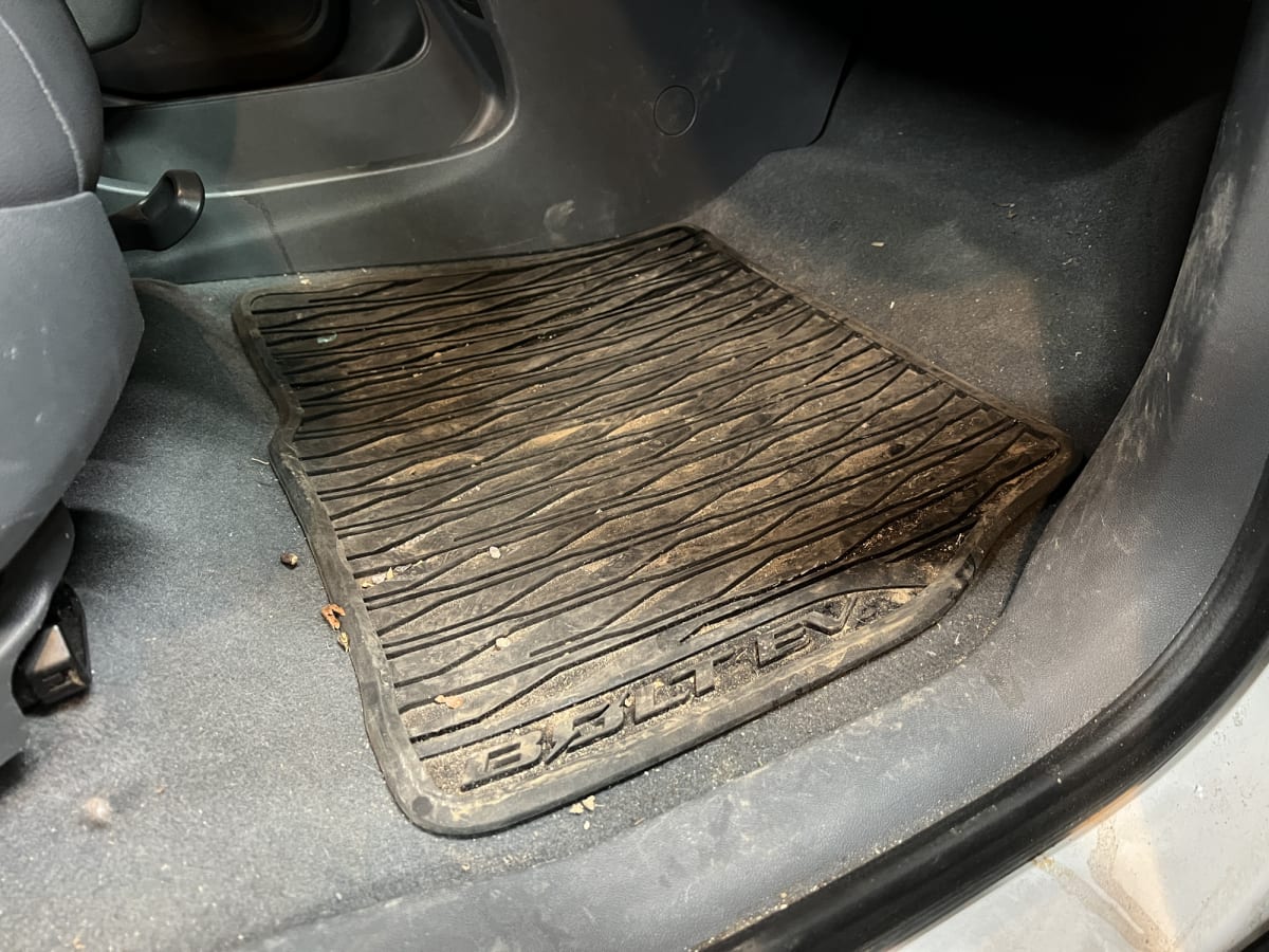 How to Clean Your Vehicle s Floor Mats Both Cloth Rubber Men s Journal Home Living Handbook