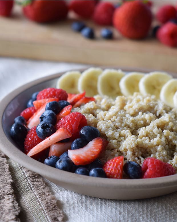Recipe How to Make a Coconut Quinoa Breakfast Bowl with Blueberries Men's Journal