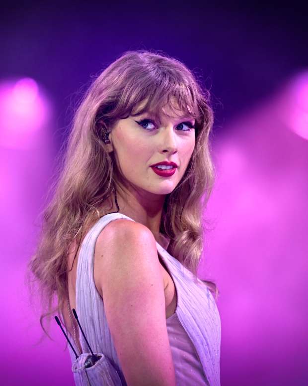 LONDON, ENGLAND - AUGUST 15: (EDITORIAL USE ONLY. NO STANDALONE PUBLICATION USE (NO SPECIAL INTEREST OR SINGLE ARTIST PUBLICATION USE; NO BOOK USE))   Taylor Swift performs onstage during "Taylor Swift | The Eras Tour" at Wembley Stadium on August 15, 2024 in London, England. (Photo by Gareth Cattermole/TAS24/Getty Images for TAS Rights Management )