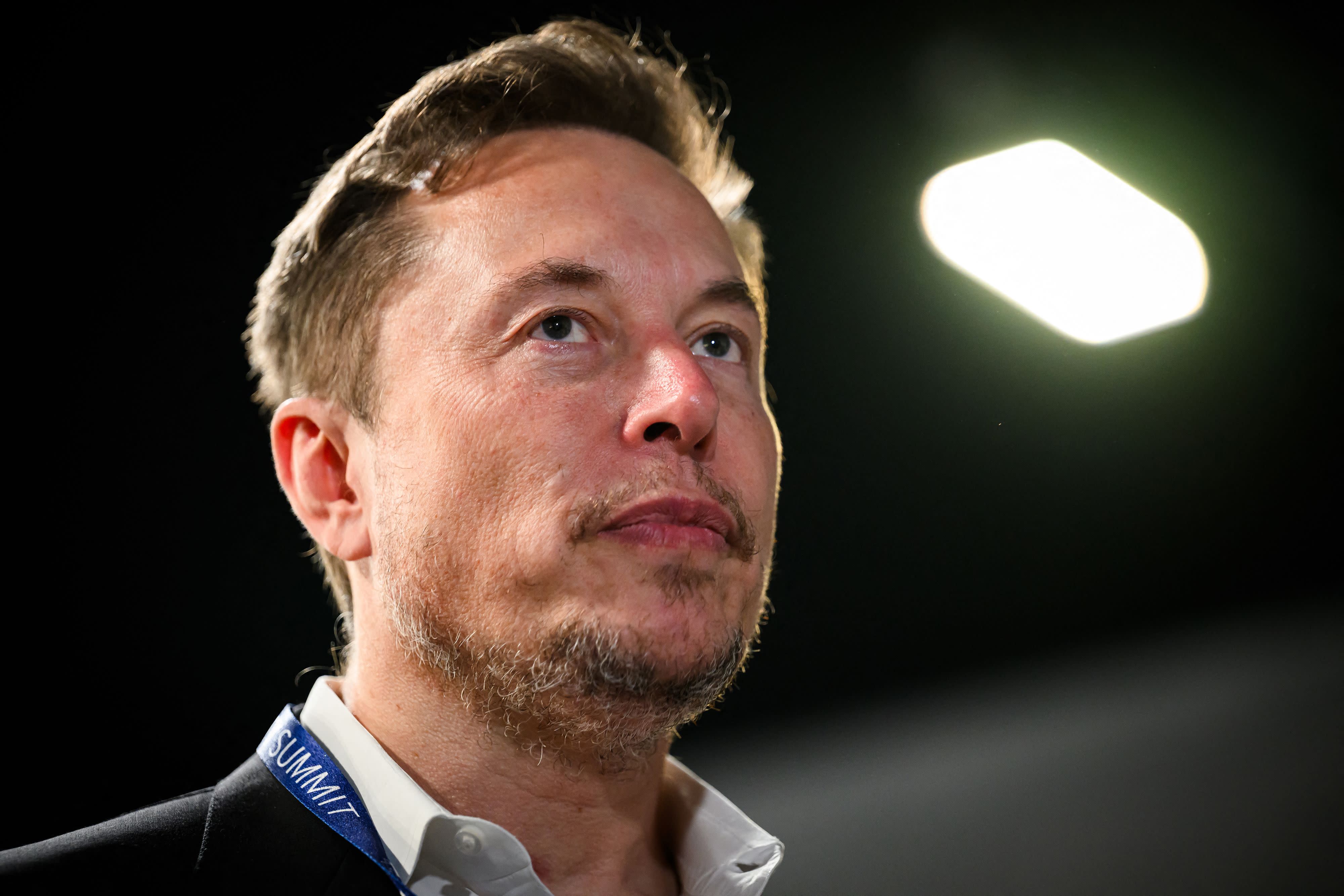Elon Musk Changes Everything After X (Twitter) Outage - Men's Journal