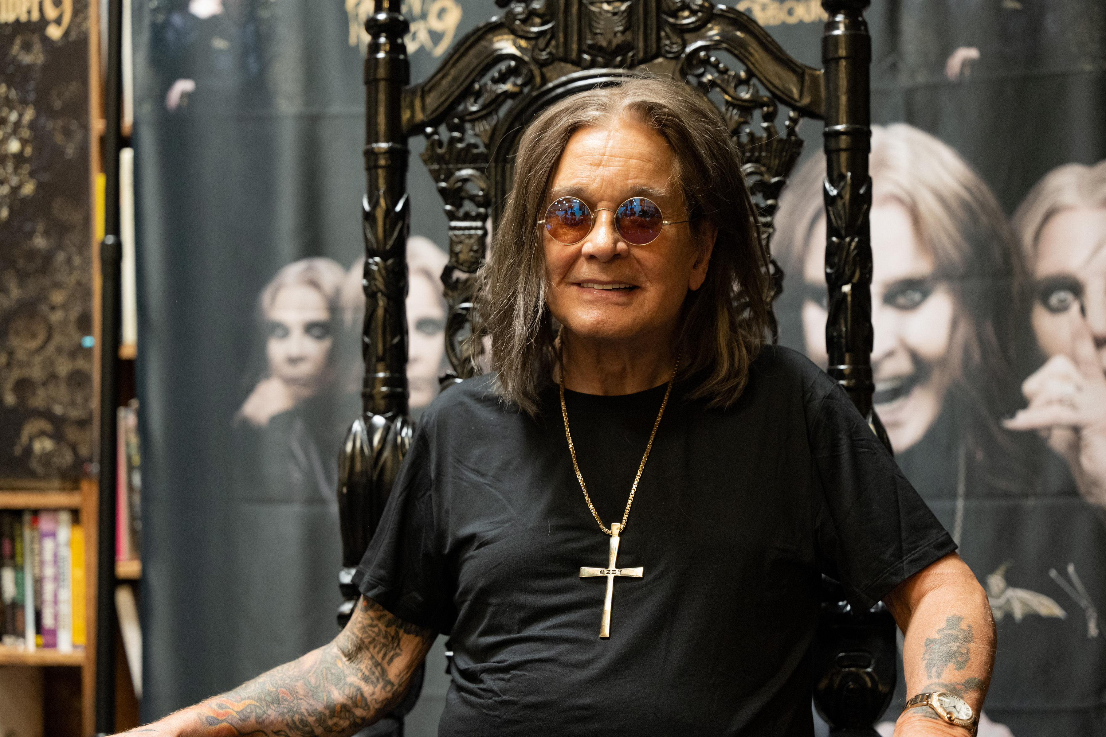 ミュージシャン ozzy osbourne Watch Ozzy Osbourne Play Five Songs at Last-Ever Solo Show