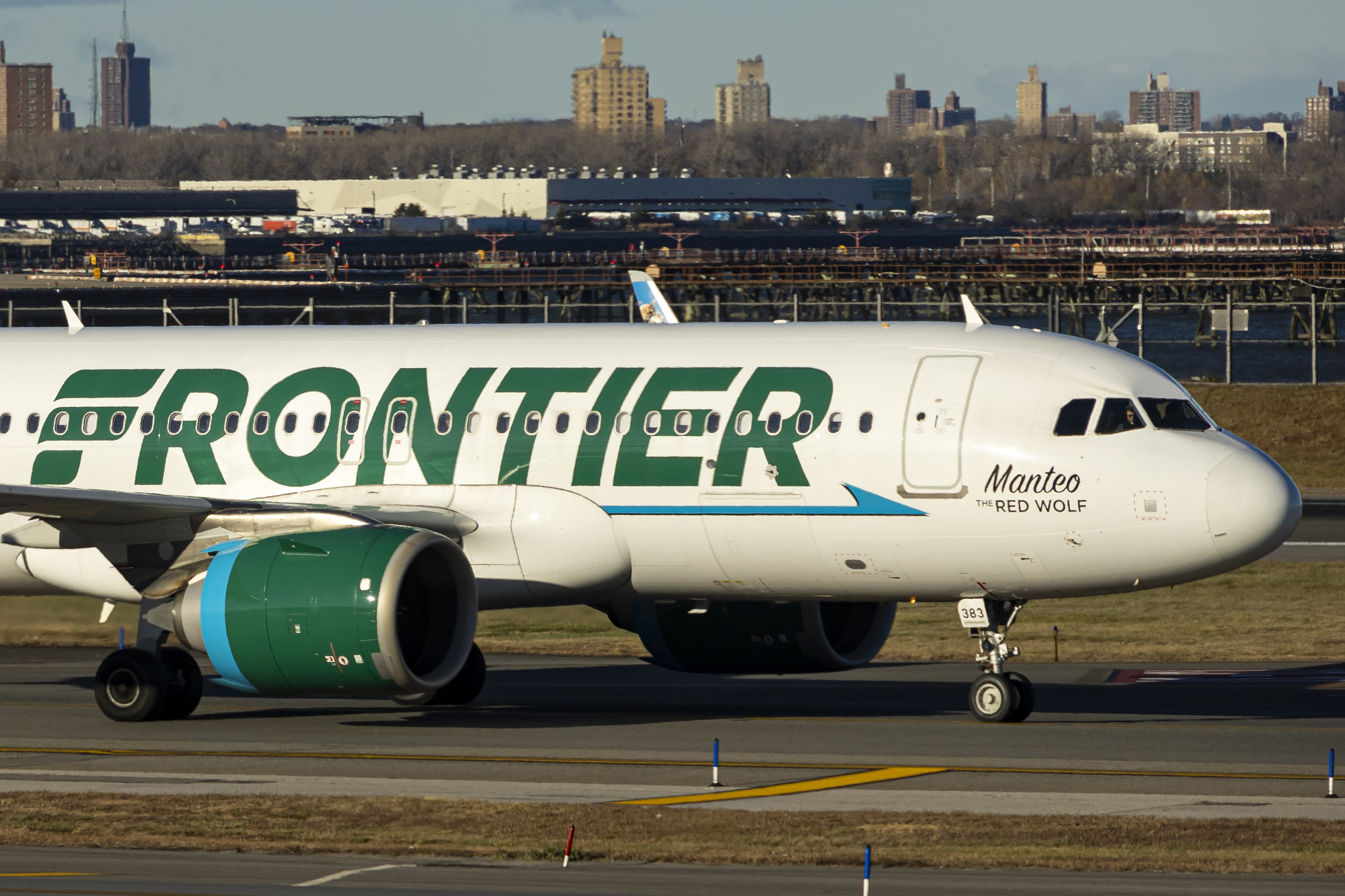Flames erupt from Frontier Airlines plane after hard landing in Las Vegas -  Good Morning America, image size:5000x3333