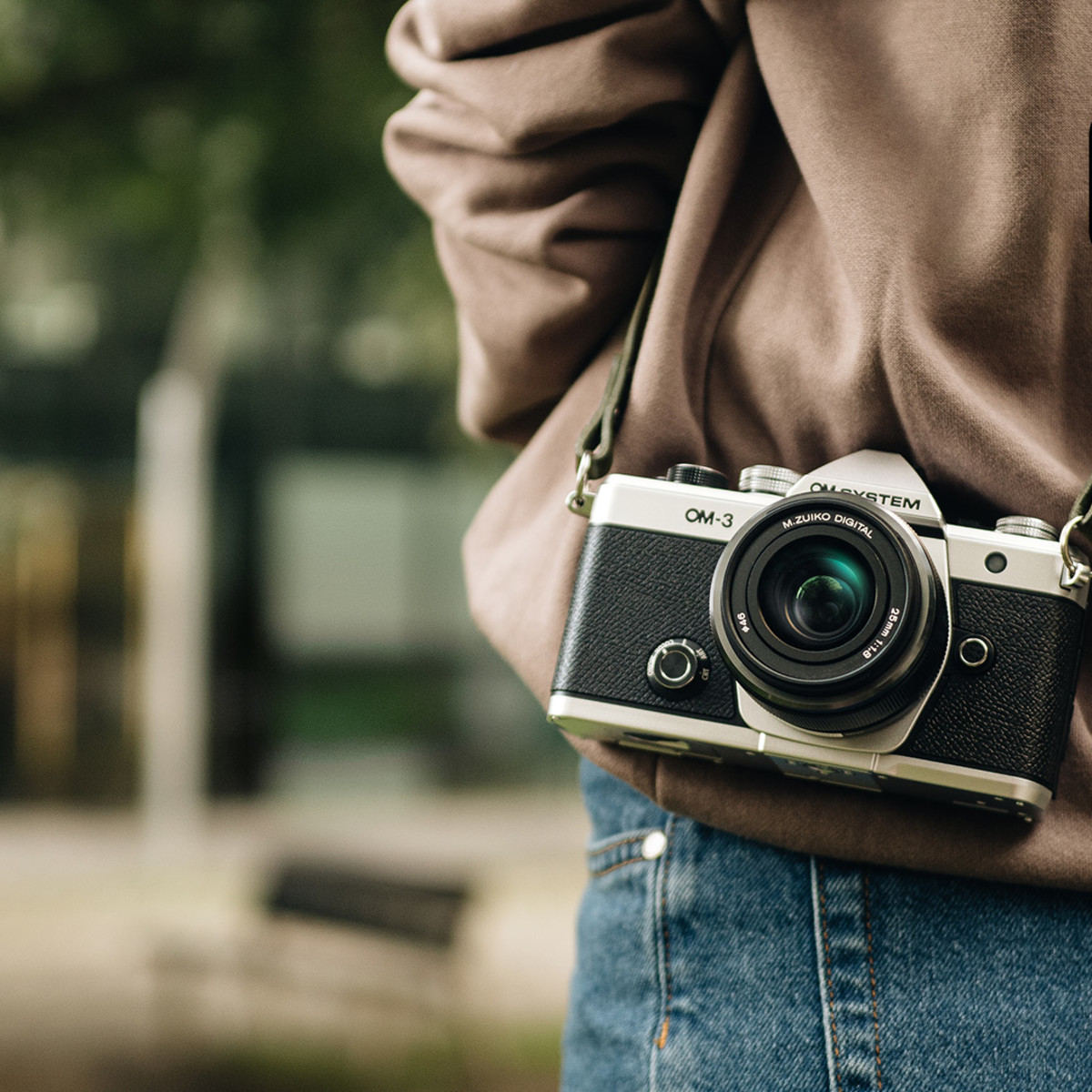 Canon Autoboy 3・Olympus OM-1 OM SYSTEM OM-1 Mirrorless Camera w/ M.Zuiko ED 12-40mm PRO II Lens Kit
