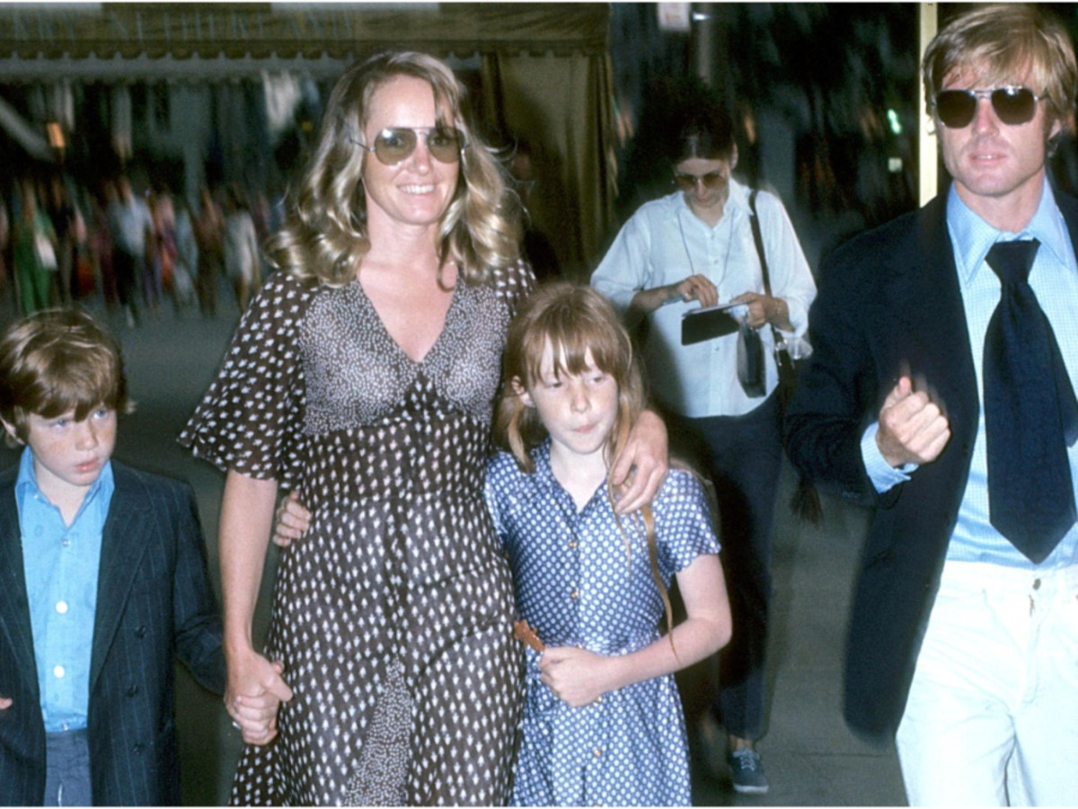 Robert Redford Had 4 Kids With 1st Wife Lola Van Wagenen. Daughters Amy \u0026  Shauna Survive - Men's Journal, image size:1200x900