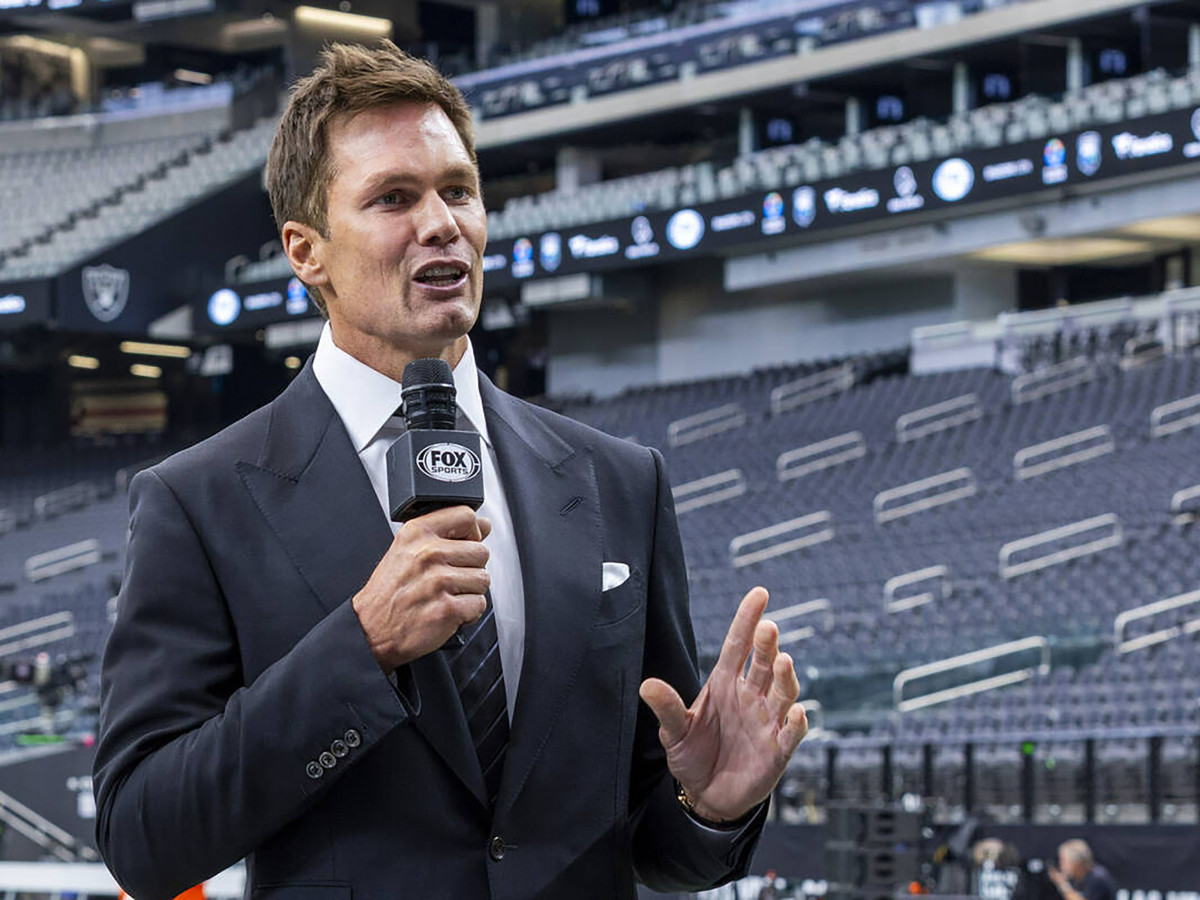 Tom Brady's 'NFL on Fox' Job Performance in Year 2 Earns Grade From  Legendary Producer - Men's Journal