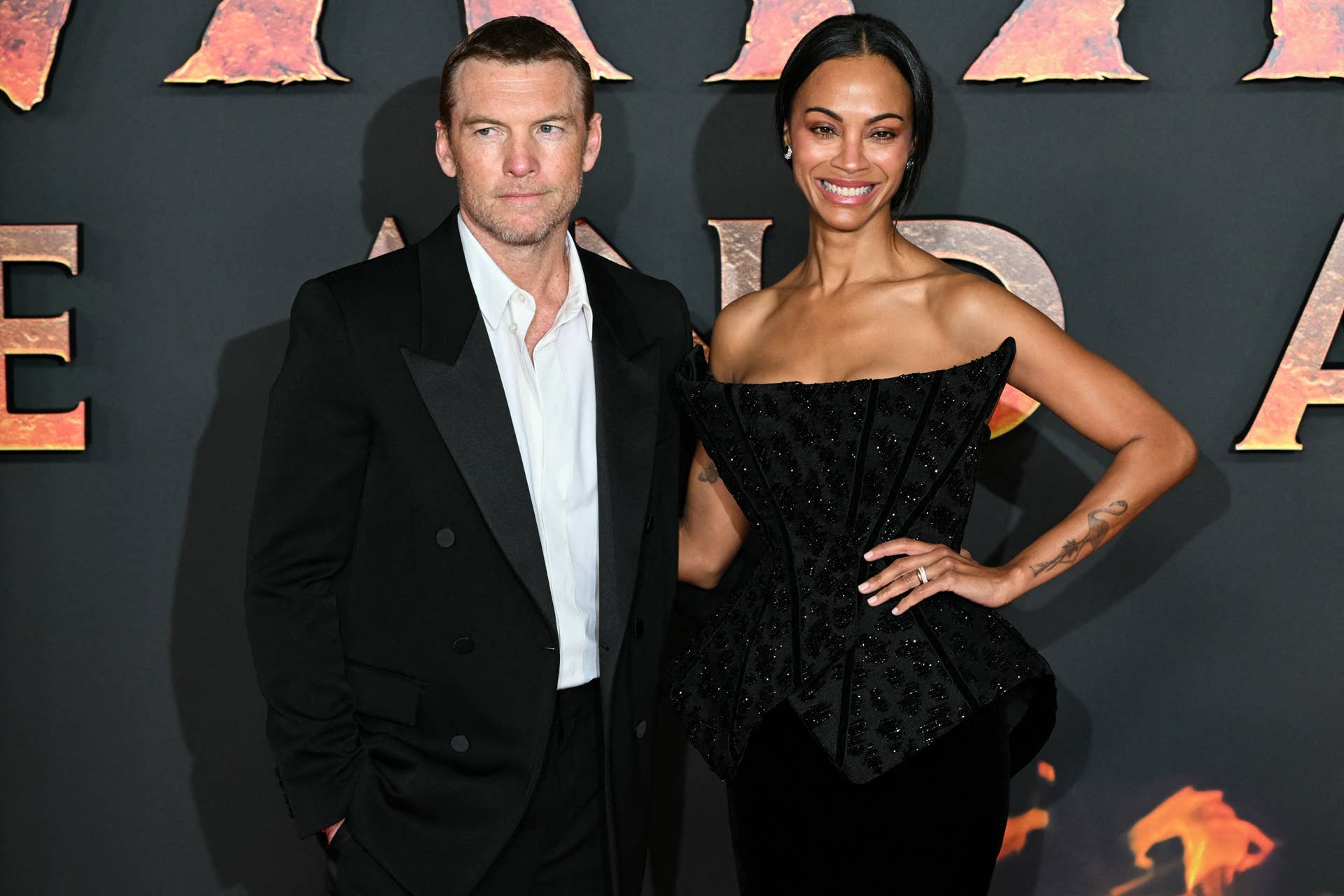 Zoe Saldana Agus Sam Worthington Póg