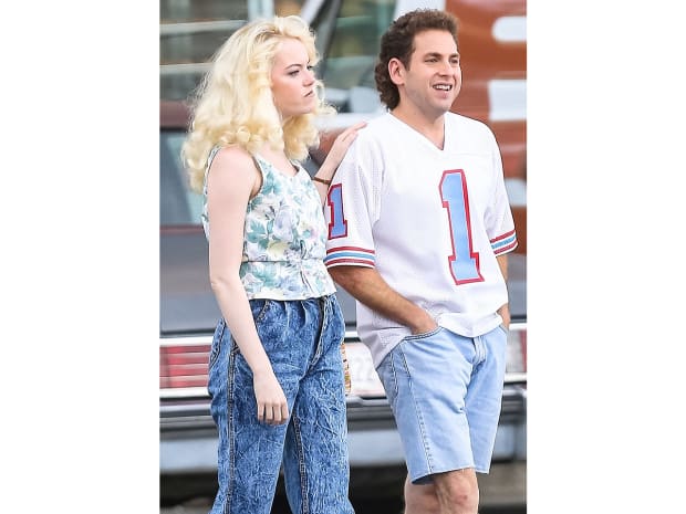 Jonah Hill is lean on-set 19 jonah hill rocks slimmed down figure and 80s hairstyle on maniac set