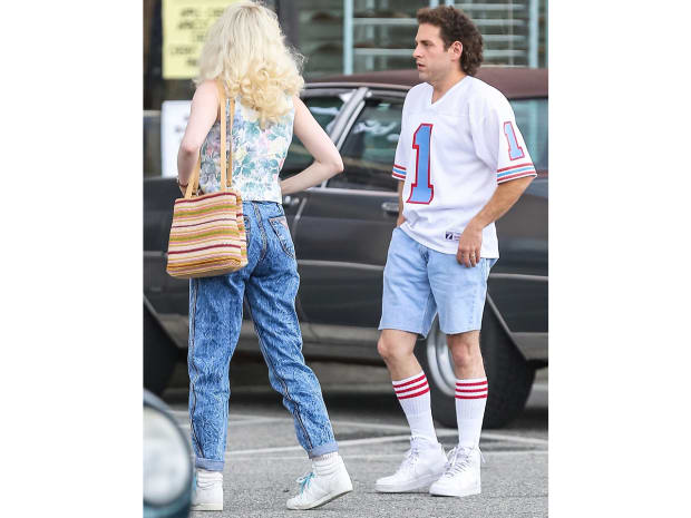 Jonah Hill is lean on-set 14 jonah hill rocks slimmed down figure and 80s hairstyle on maniac set