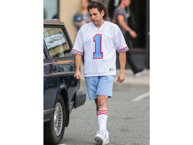 Jonah Hill is lean on-set 17 jonah hill rocks slimmed down figure and 80s hairstyle on maniac set