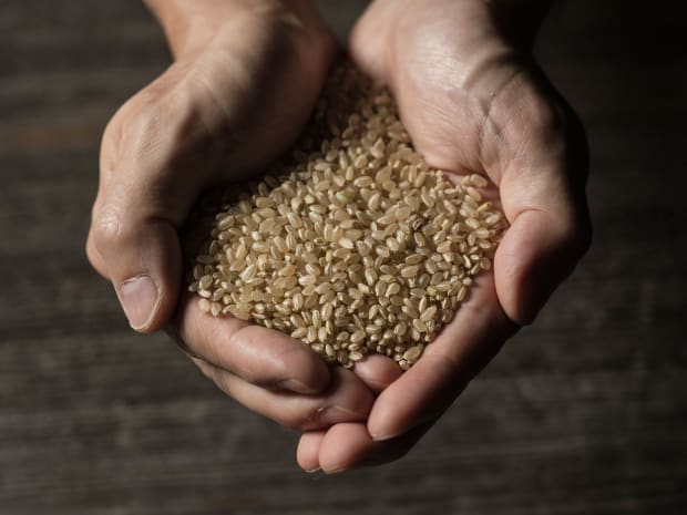10 Ways to Lose Your Gut, According to Science 25 7 replace refined grains with whole ones