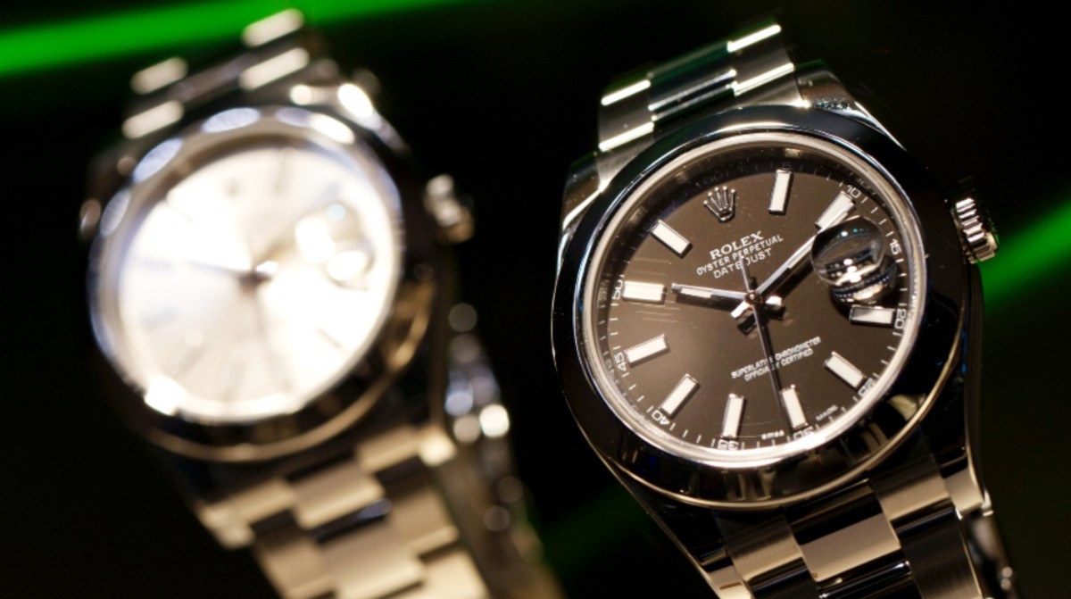 Man Gets Scammed $15,000 Selling a Rolex on Facebook Marketplace