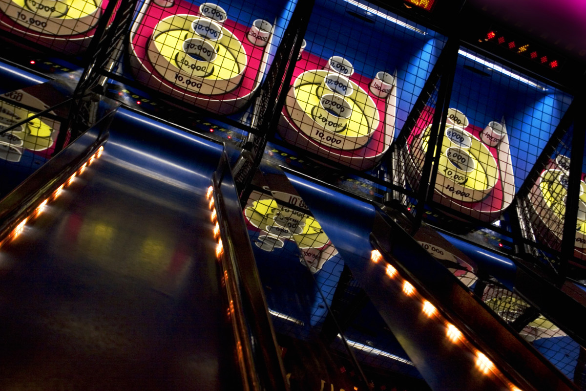 Dave & Buster's Betting Announcement Prompts Jokes From Fans