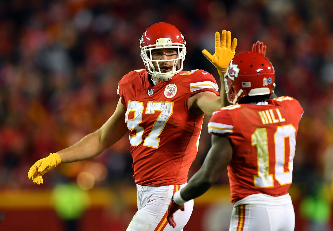 Travis Kelce Is 'Too Famous' to Text Back, Former Teammate Says