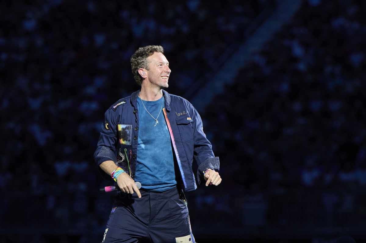 Chris Martin Perfectly Trolls Couple at Coldplay Show Day After Viral Astronomer CEO Video