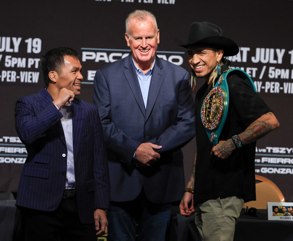 Manny Pacquiao se je vrnil v boks, kjer se je pomeril z Mariom Barriosom, kljub pomislekom glede starosti