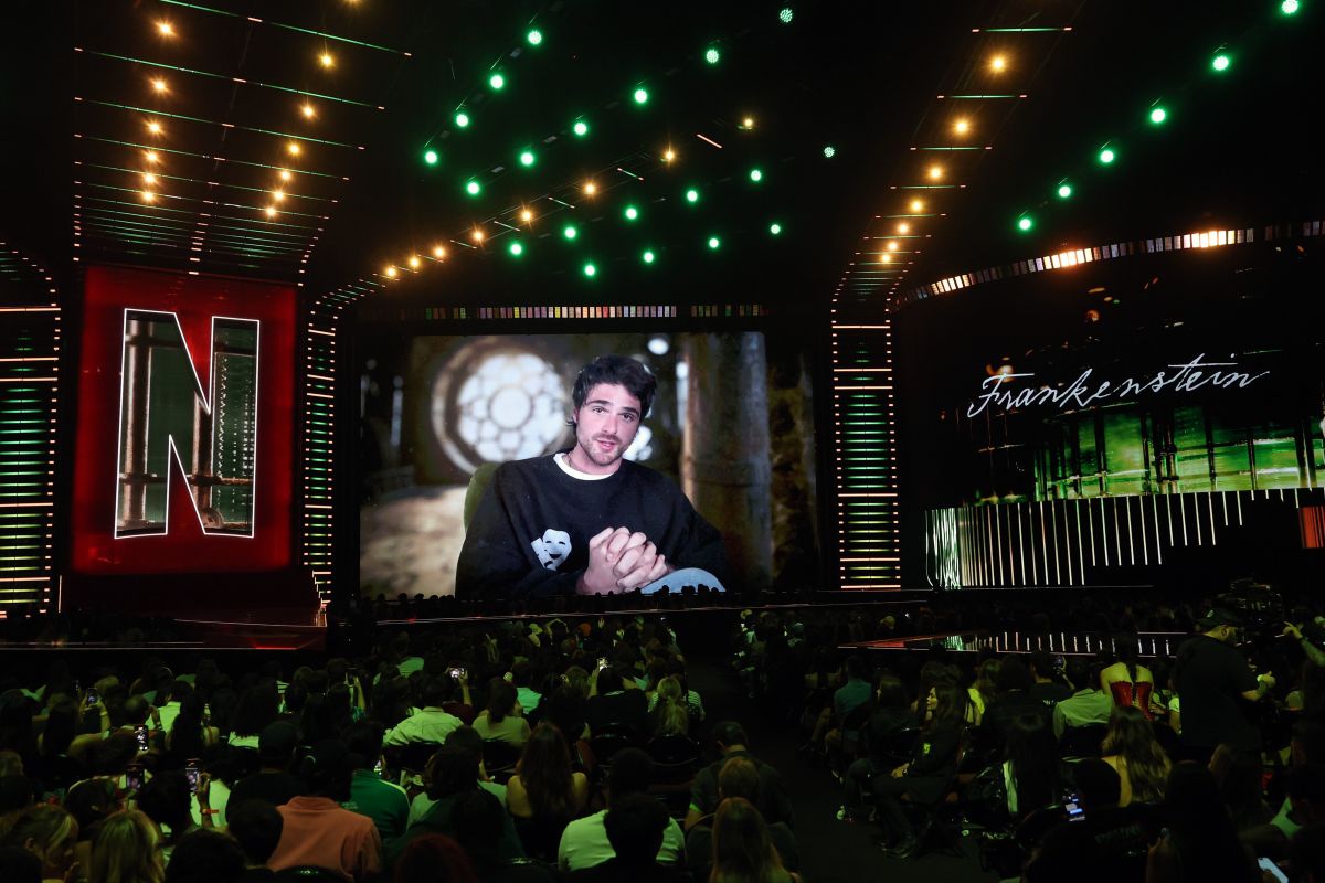 Objavljene prve fotografije Jacoba Elordija kot pošasti v del Torovem 'Frankensteinu'