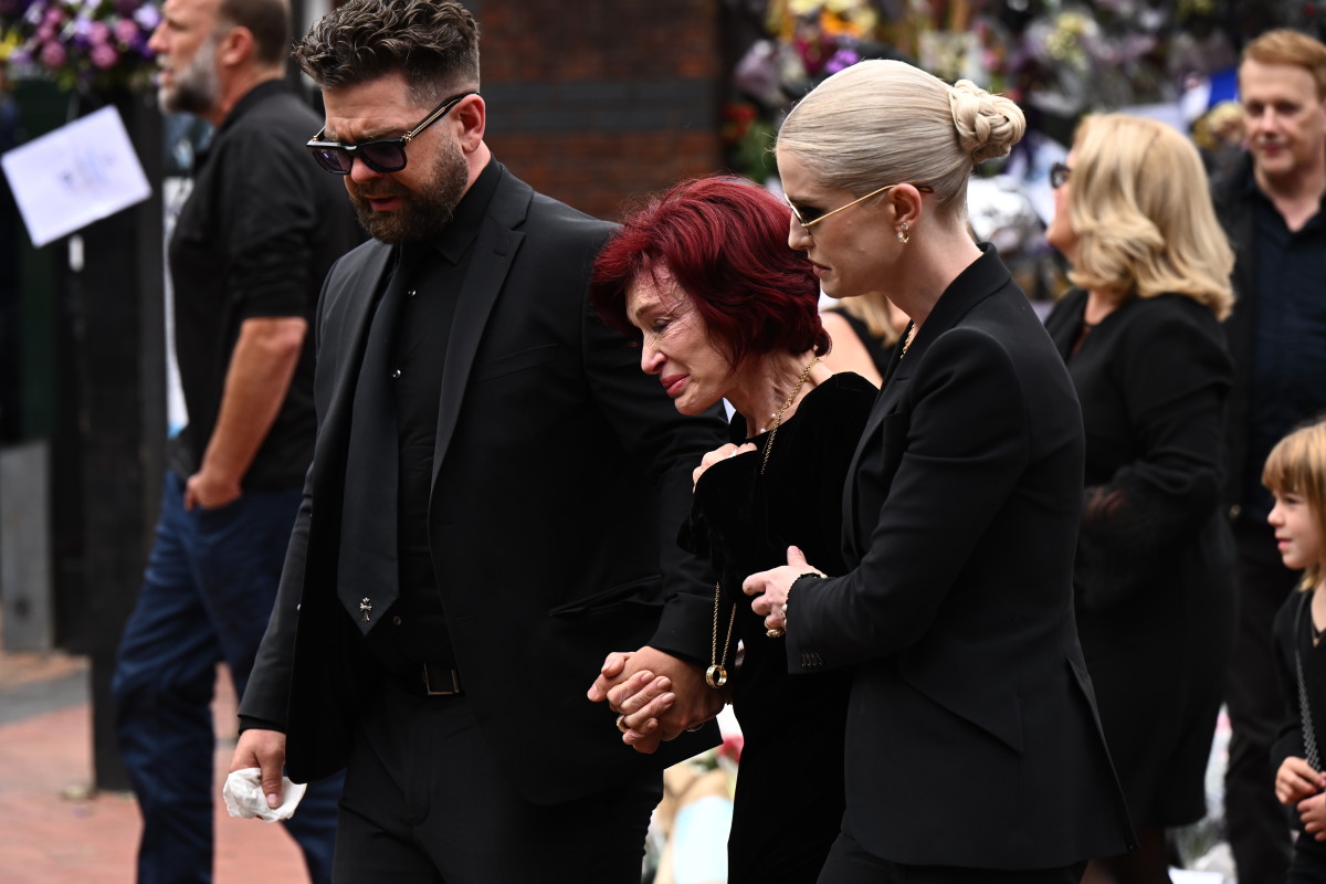 Sharon Osbourne & Her Children Make Emotional Appearance at Ozzy Osbourne’s Funeral Procession