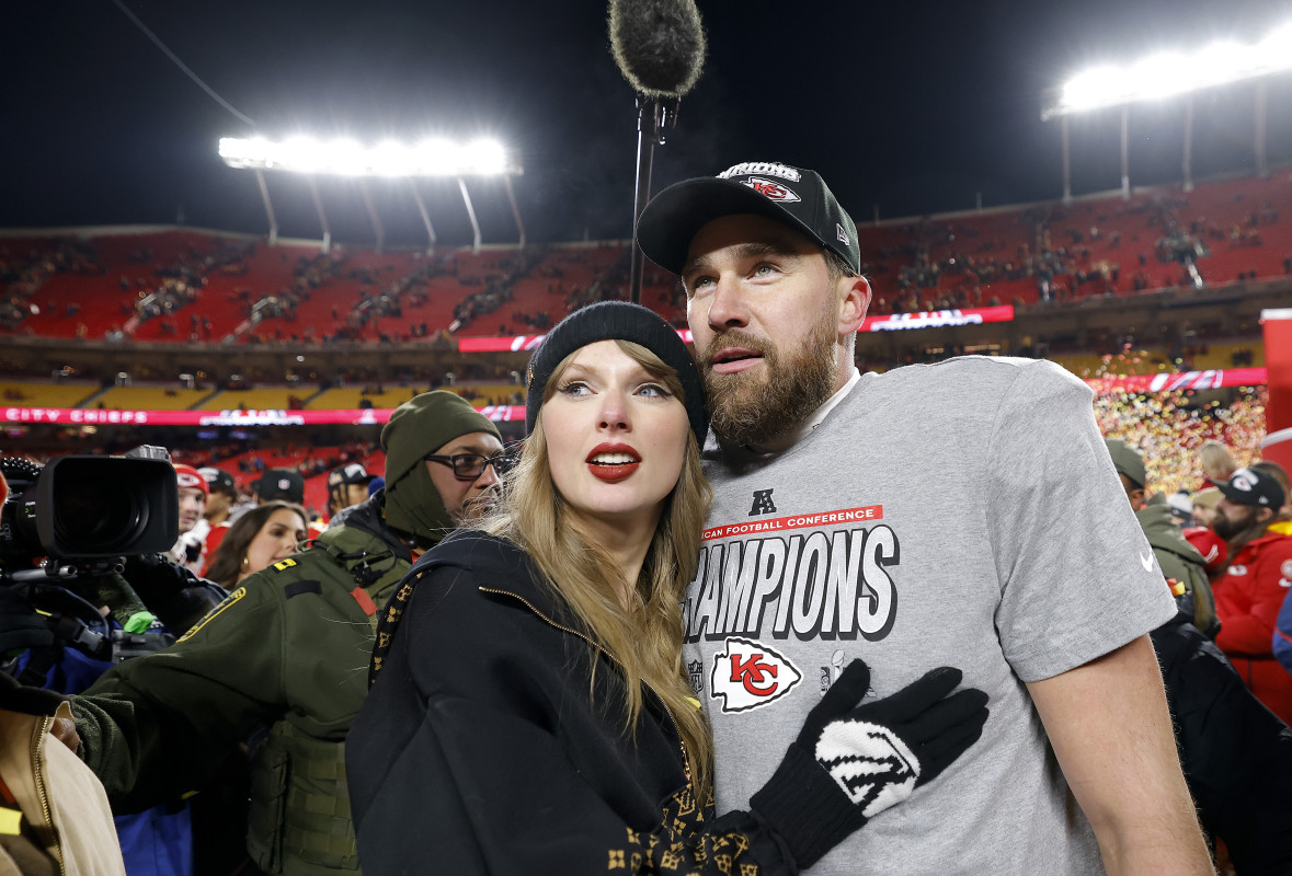 Taylor Swift Slams 'Shockingly Offensive' Travis Kelce Question During Interview