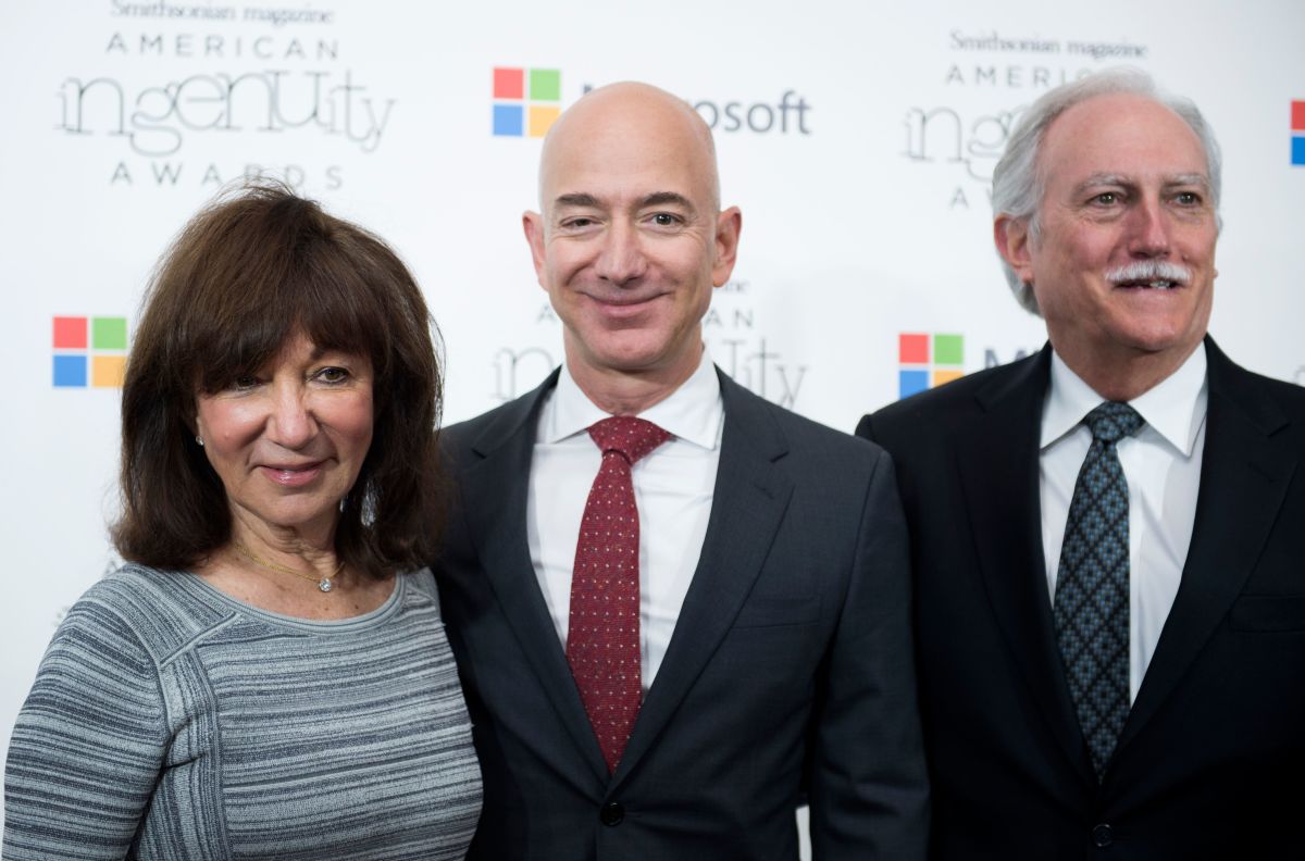 Jeff Bezos' Mom, 78, Dead After Dementia Battle