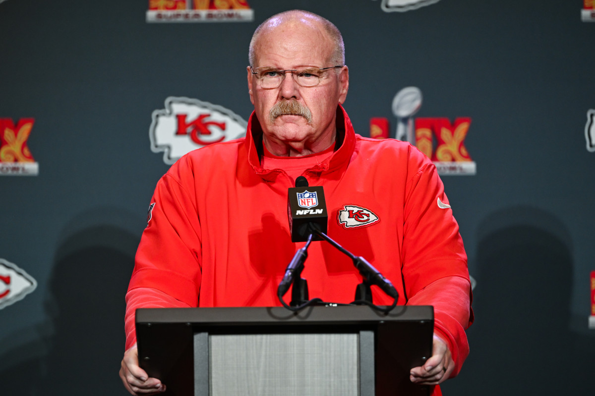 V pisarno trenerja Andyja Reida je bil izstreljen naboj; skoraj ga je zadel.