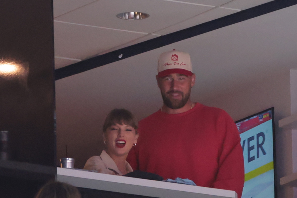 Taylor Swift and Travis Kelce Are Engaged and Krispy Kreme Is Giving Out Free Doughnuts
