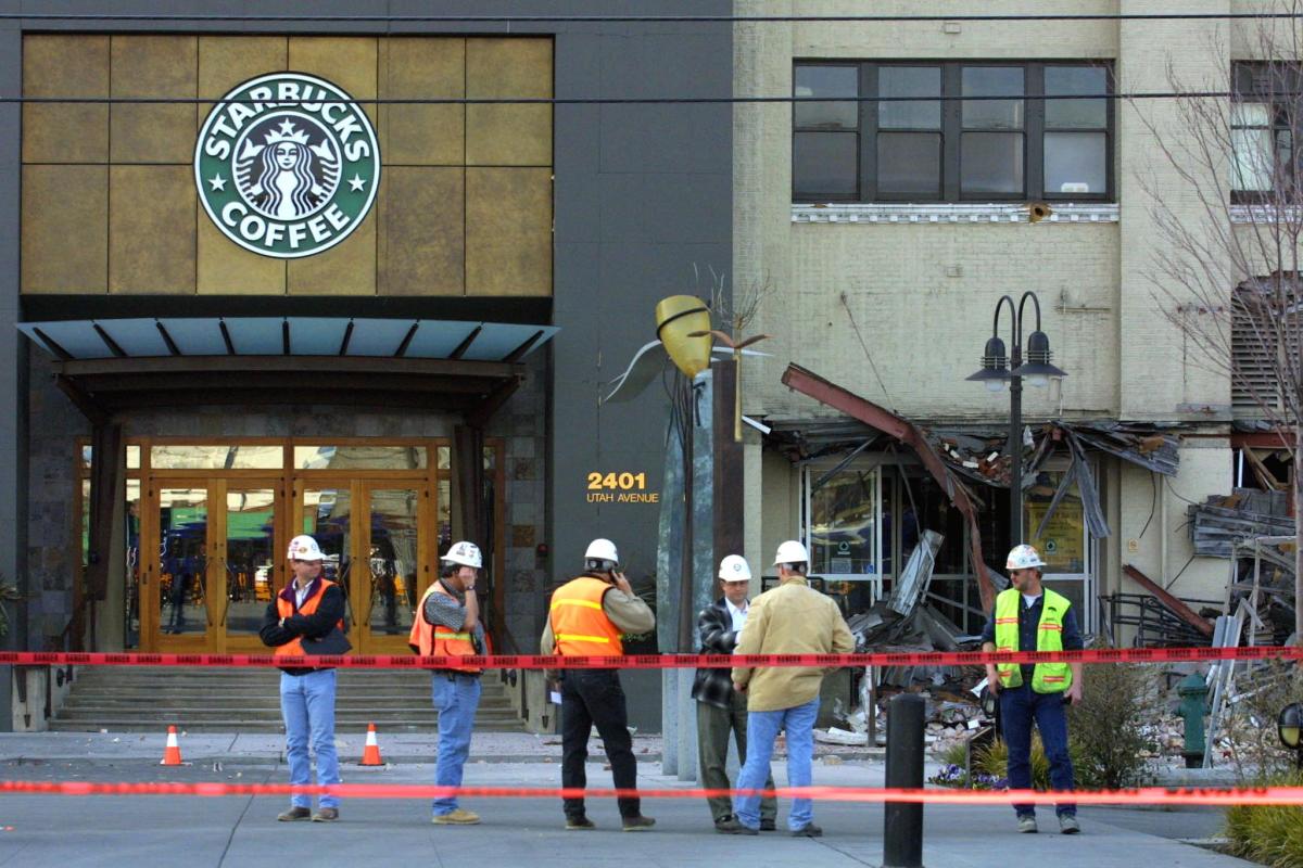 Starbucks Laying Off Nearly 1,000 Workers, Closing Stores in $1 Billion Restructuring Plan