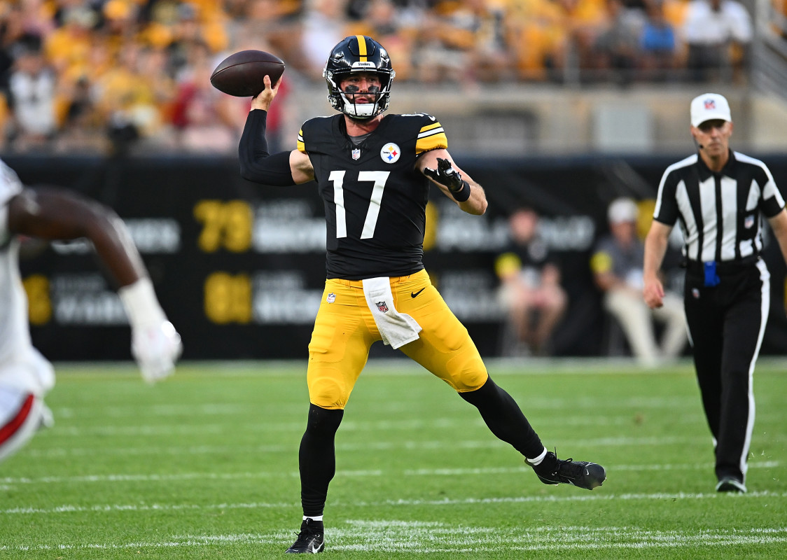 NFL igralec Skylar Thompson oropan v Dublinu pred tekmo