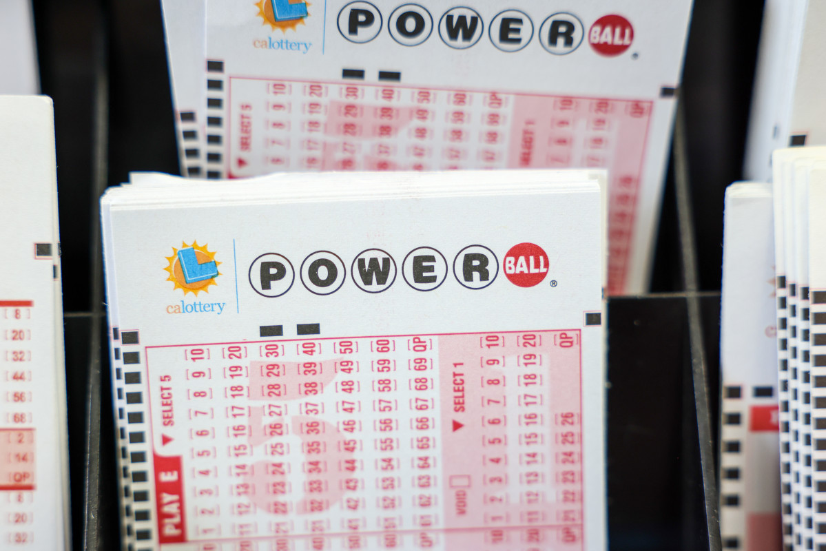 Ženska iz Michigana zadela 100.000 dolarjev na loteriji Powerball s pomočjo ChatGPT